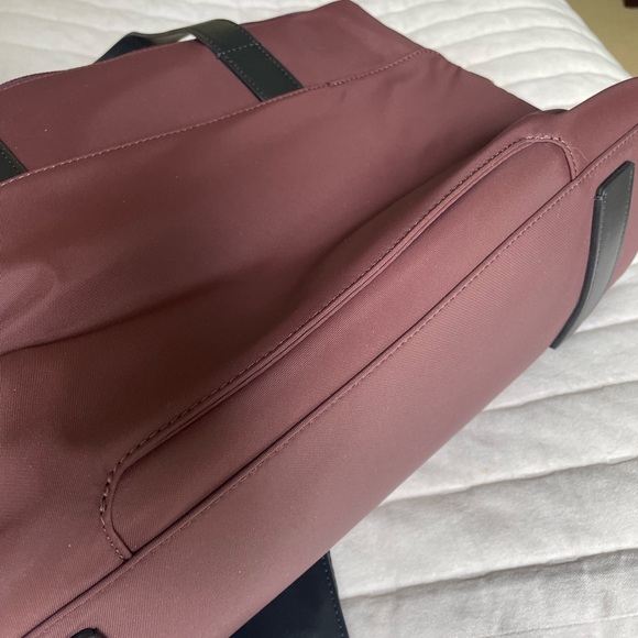*Brand New* Away Burgundy The Everywhere Travel Bag Sleek Minimalist Design - Picture 7 of 10